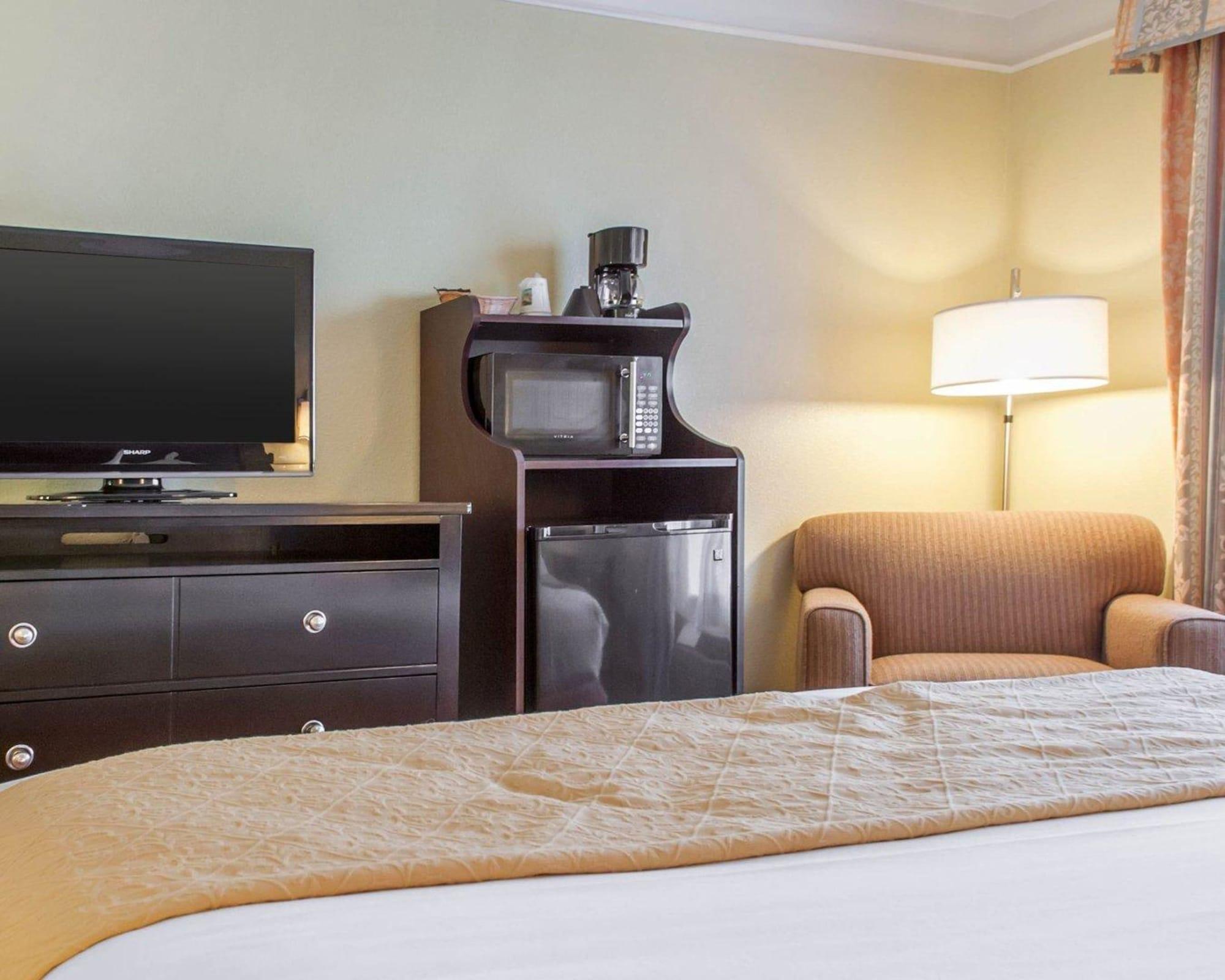 Hotel Quality & I-40 Exit 20