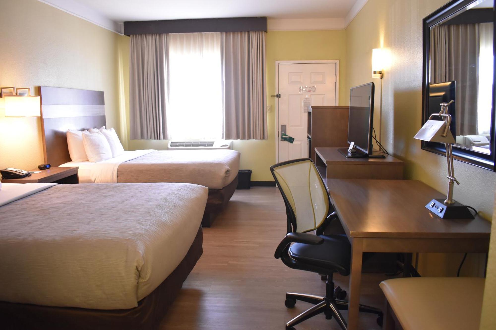Quality & I-40 Exit 20 Hotel