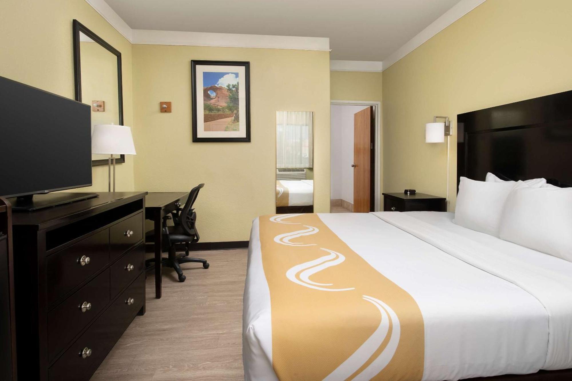 Hotel Quality & I-40 Exit 20