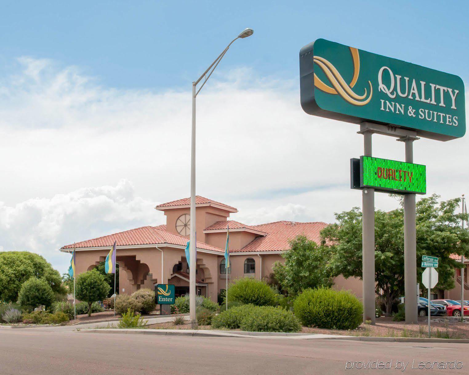 Hotel Quality & I-40 Exit 20 2*