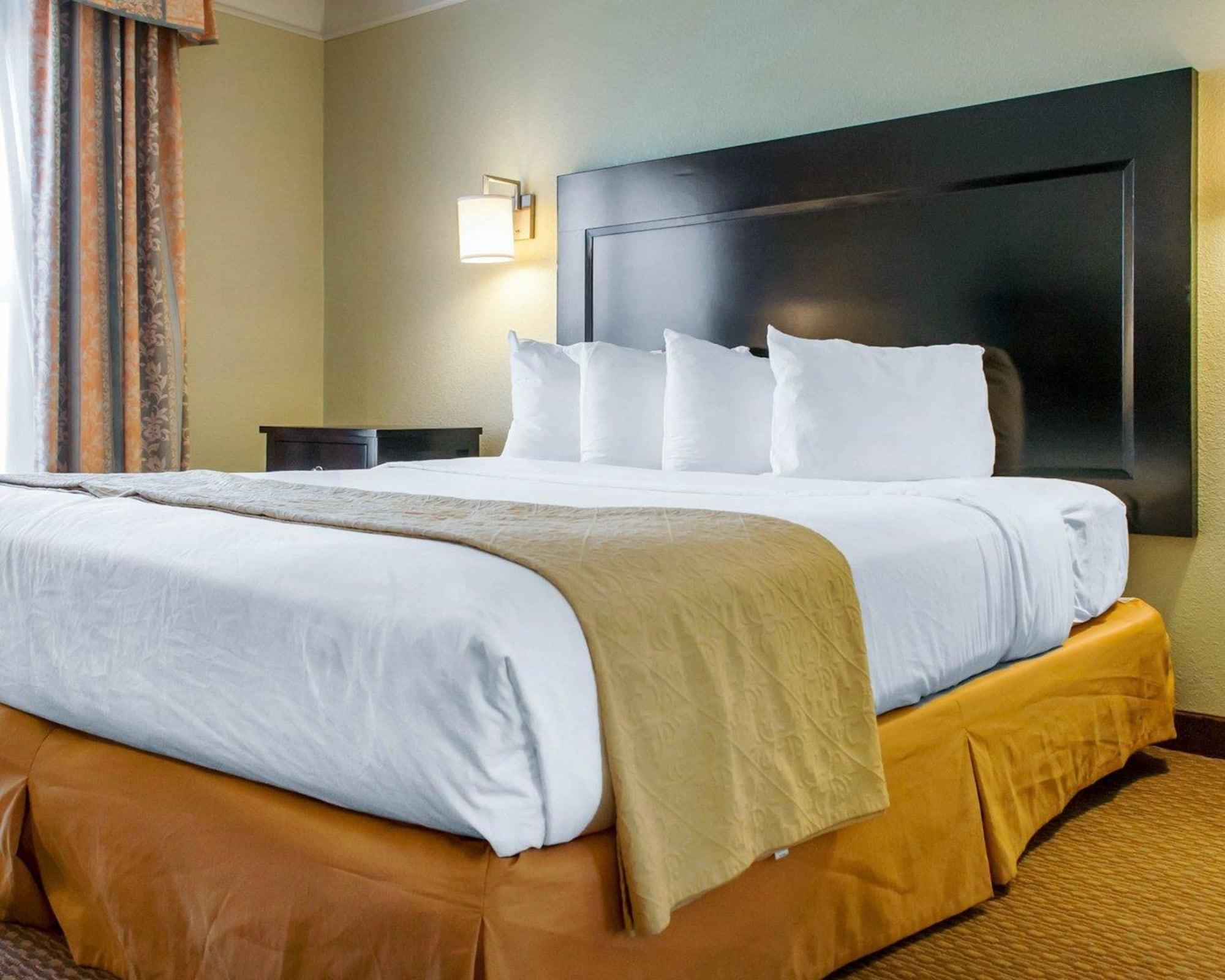 Quality & I-40 Exit 20 Hotel Gallup