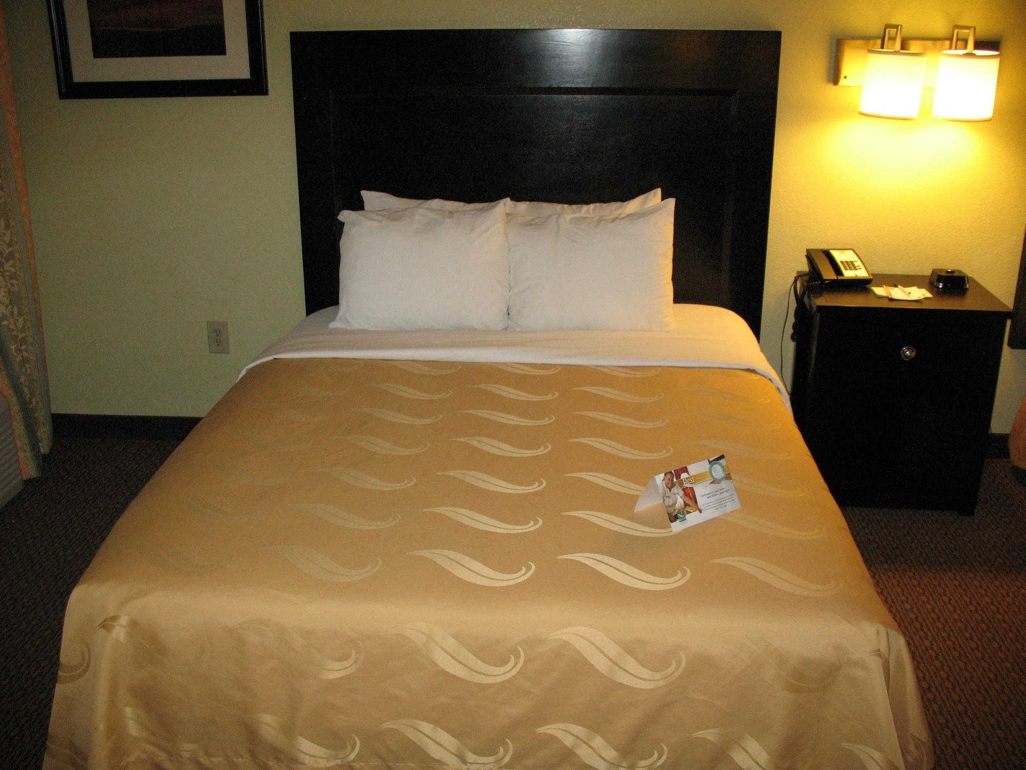 Hotel Quality & I-40 Exit 20