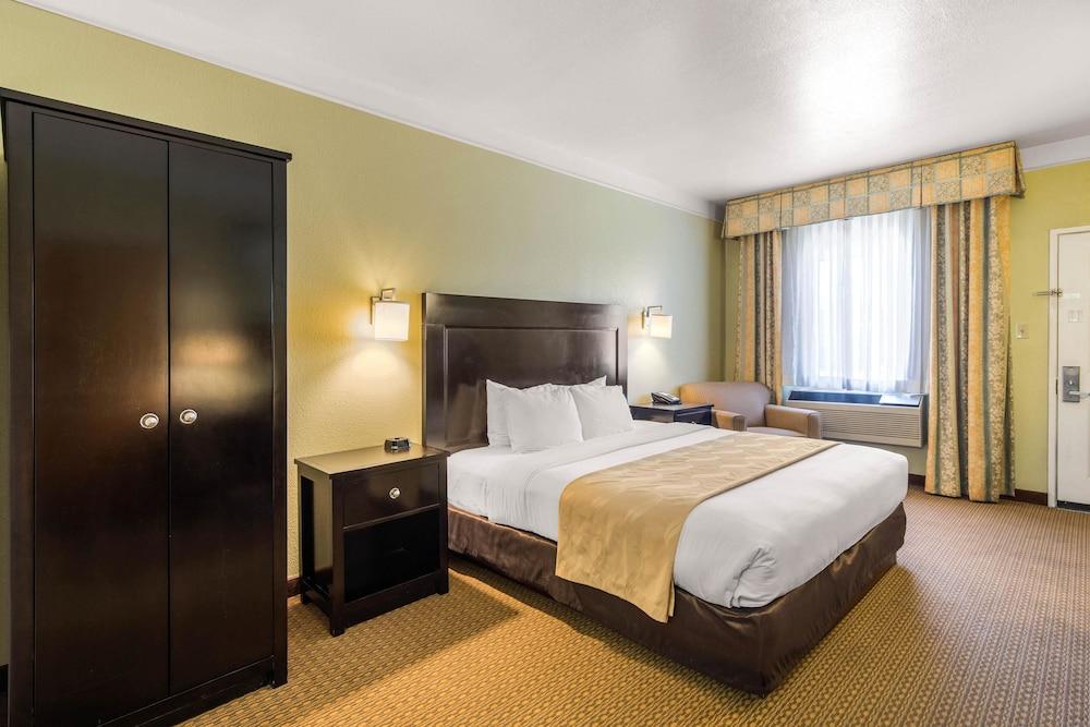 Quality & I-40 Exit 20 Hotel