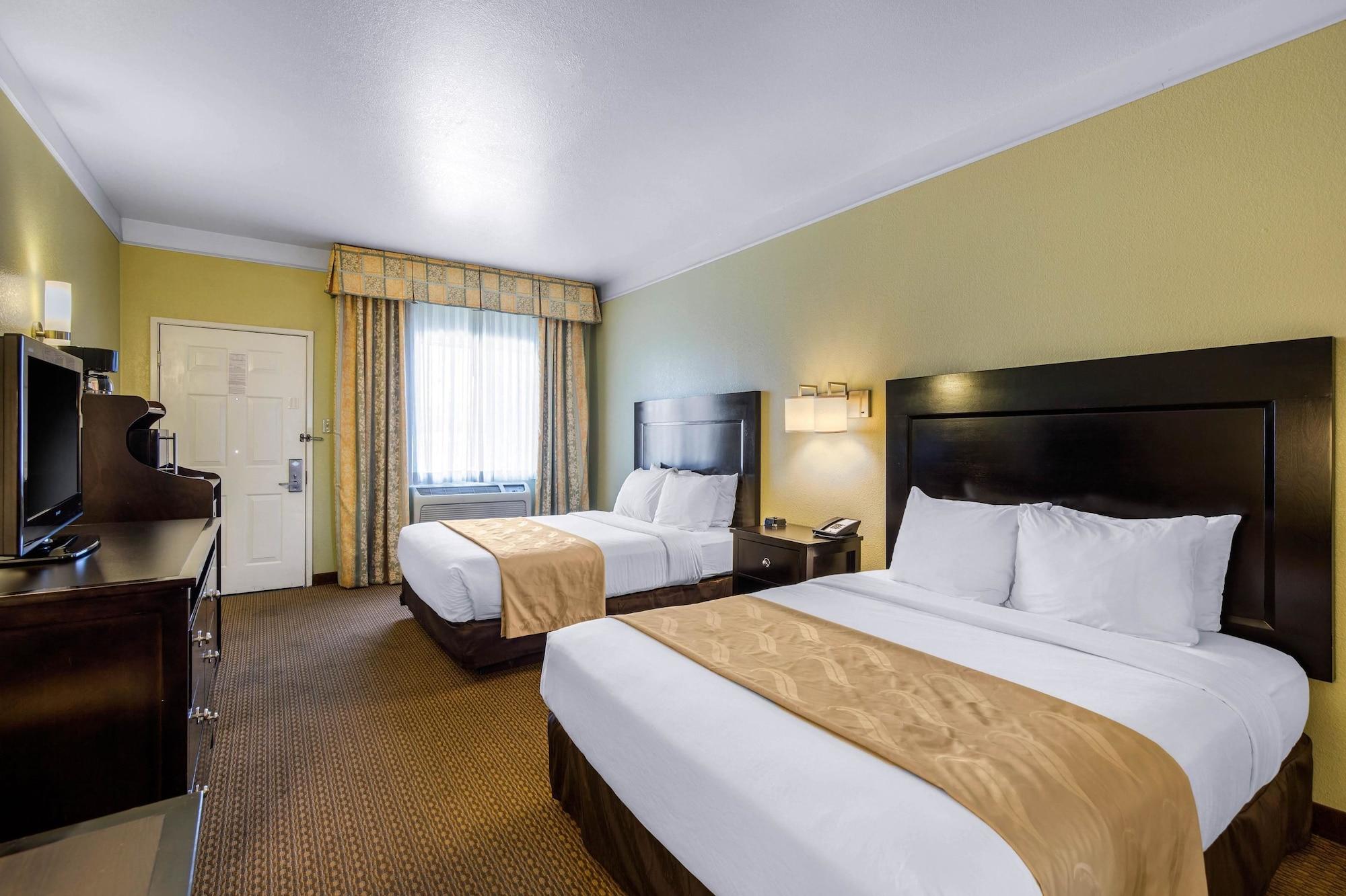 Quality & I-40 Exit 20 Hotel 2*
