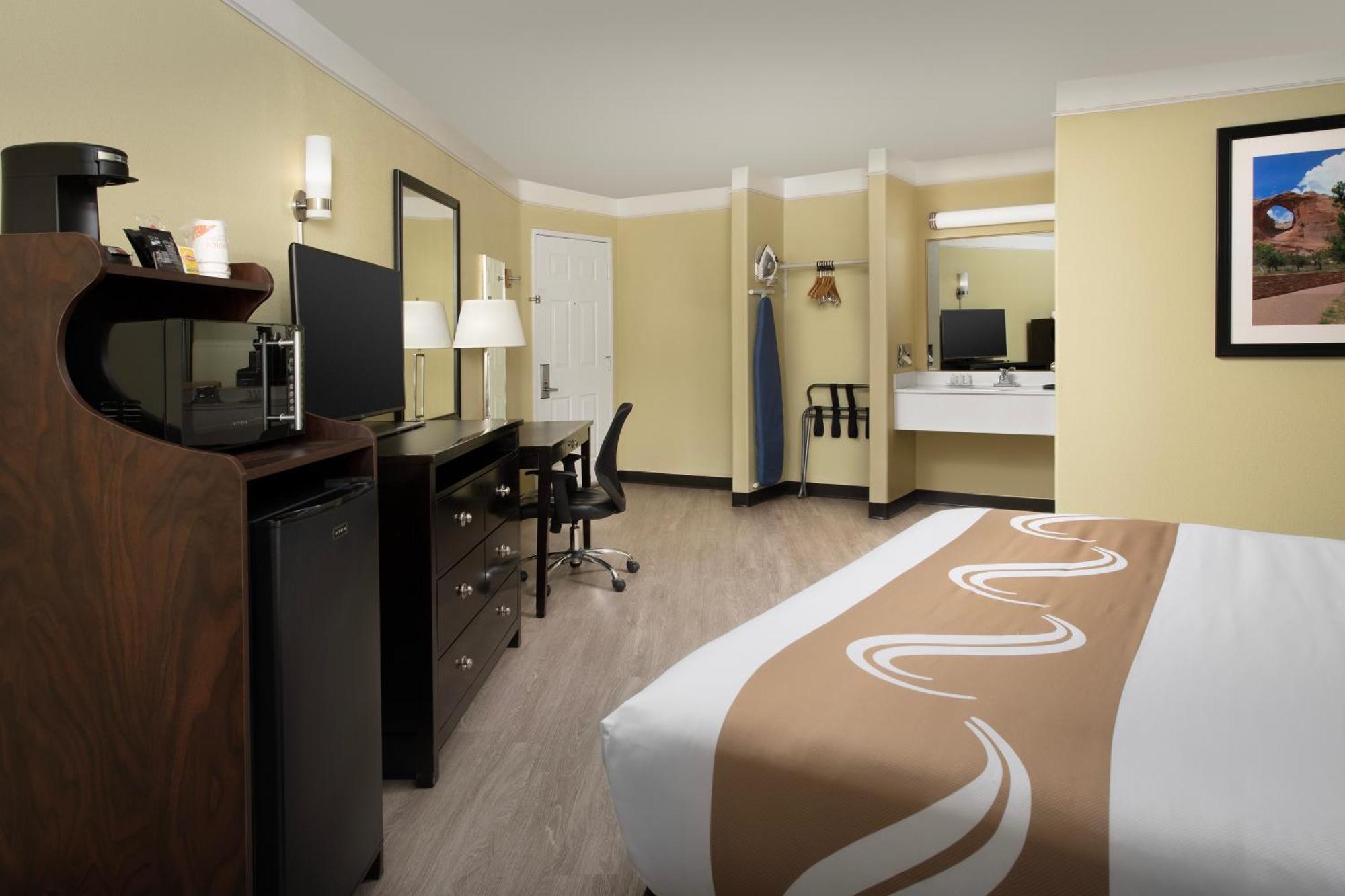 Hotel Quality & I-40 Exit 20 Gallup
