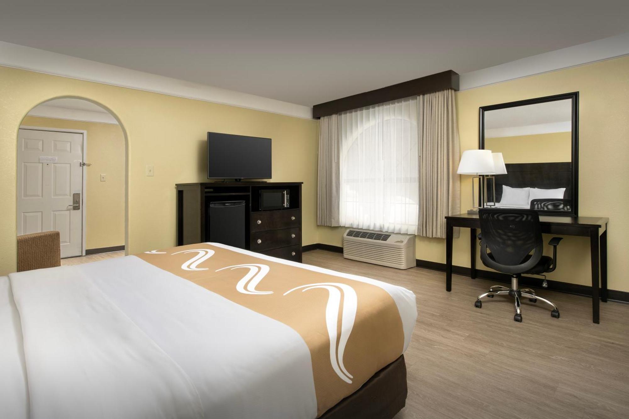 Hotel Quality & I-40 Exit 20