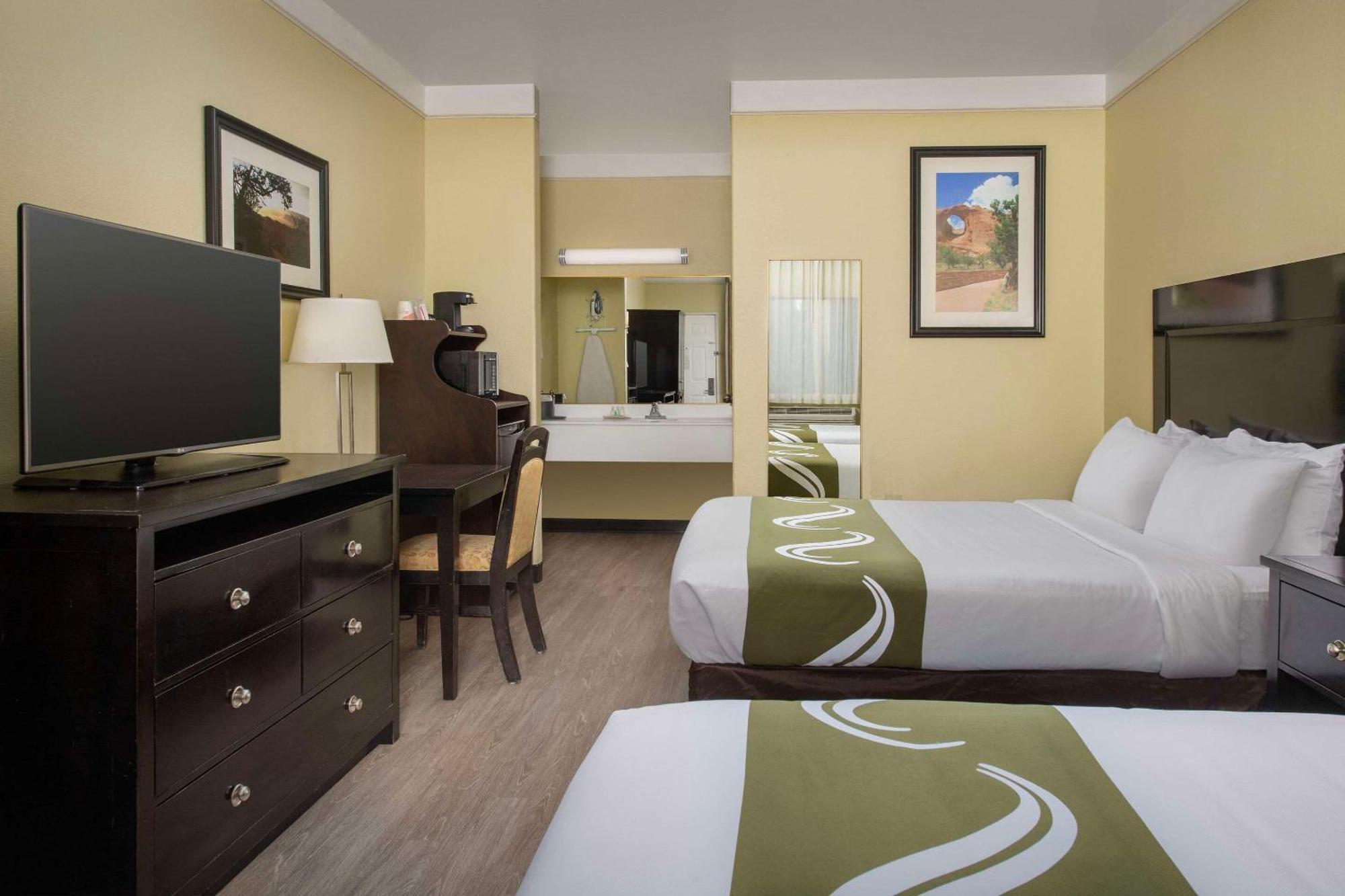 Quality & I-40 Exit 20 Hotel