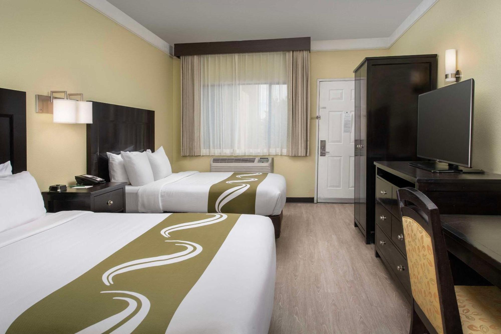 Quality & I-40 Exit 20 Hotel 2*