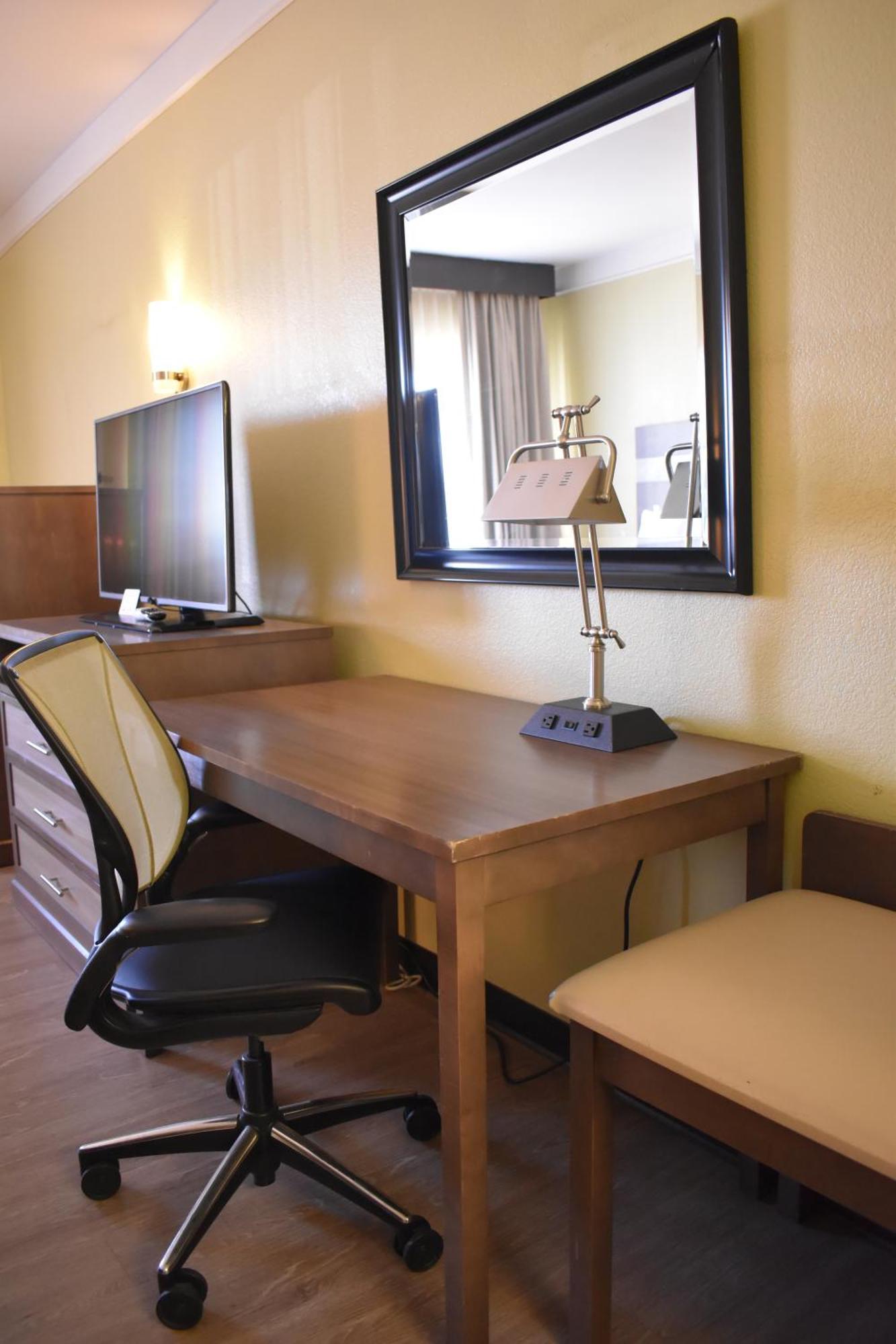 Quality & I-40 Exit 20 Hotel