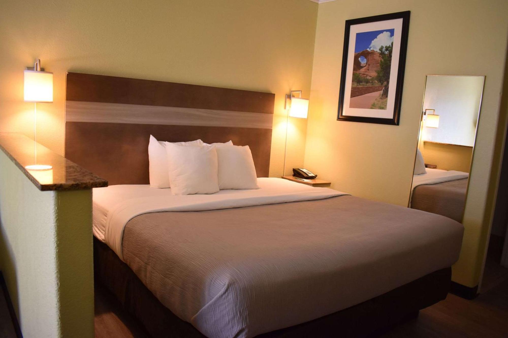 Quality & I-40 Exit 20 Hotel