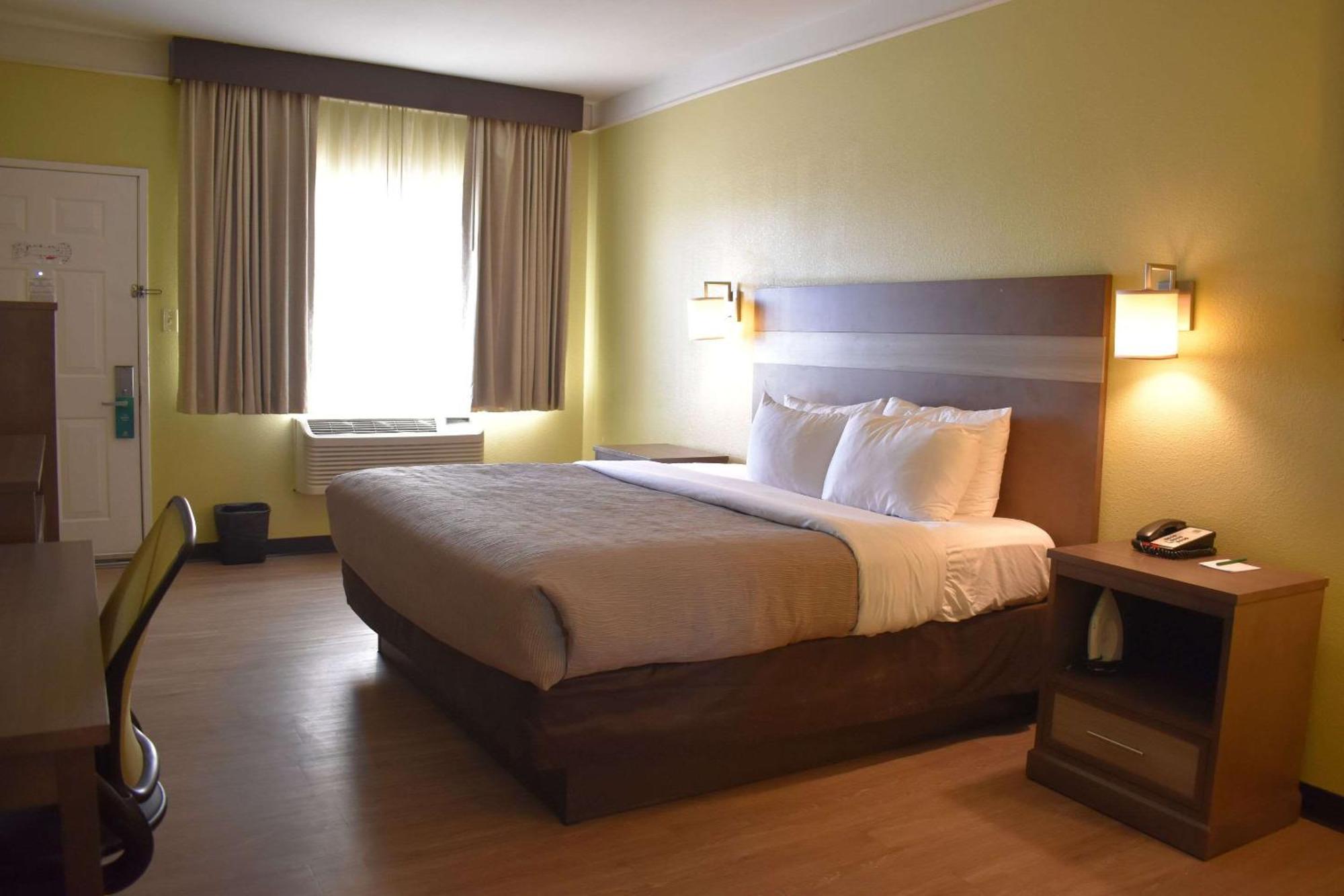 Quality & I-40 Exit 20 Hotel